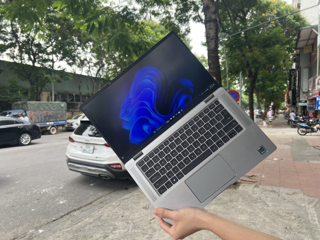 thumbnail image 2 of Dell Latitude 9520 Laptop – Intel I5-1145G7, 16GB RAM, 256GB NVMe, Win 11 Pro (Used, Touchscreen Issue) 2 of 6